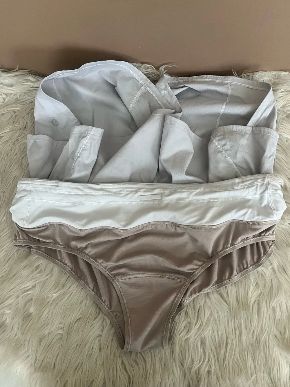{Lululemon} Speed Up Short Long Inseam Updated Fit in White - Womens 12